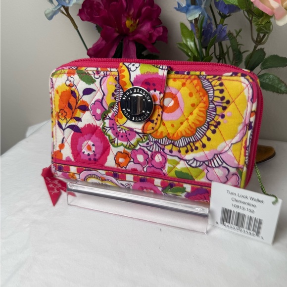 NWT Vera Bradley Clementine Turn Lock Wallet Retired Pattern Quilted Organizer - Picture 3 of 8